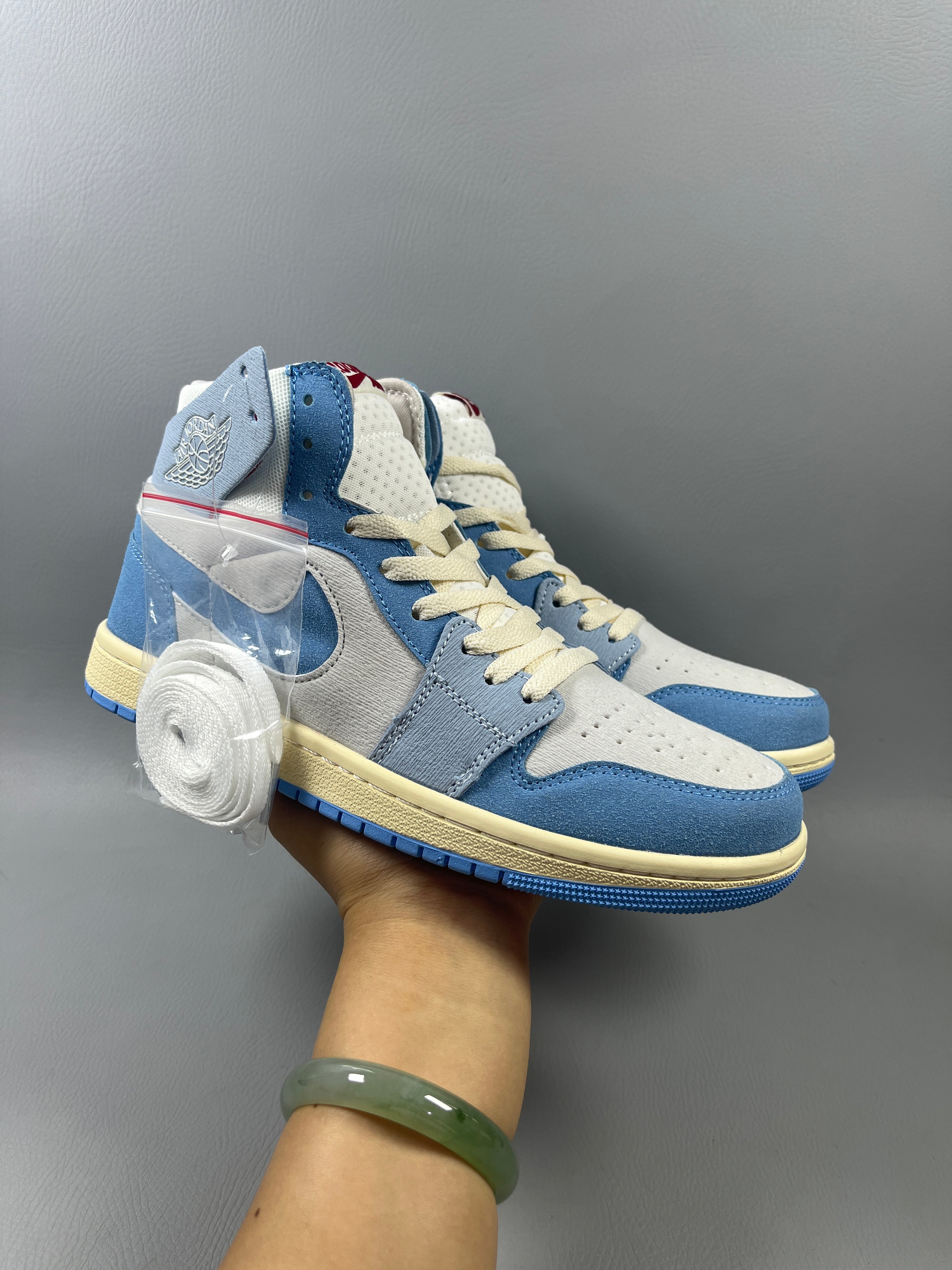 Air Jordan 1 "Ice Blue/Grey"