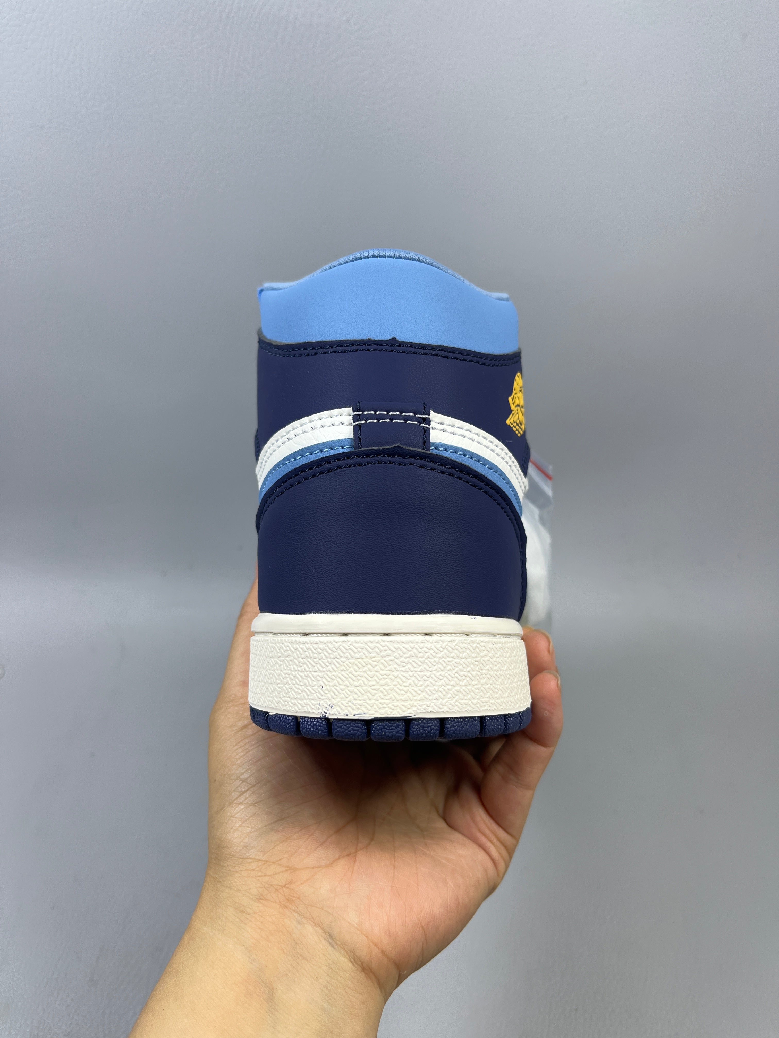 Air Jordan 1 "University Blue