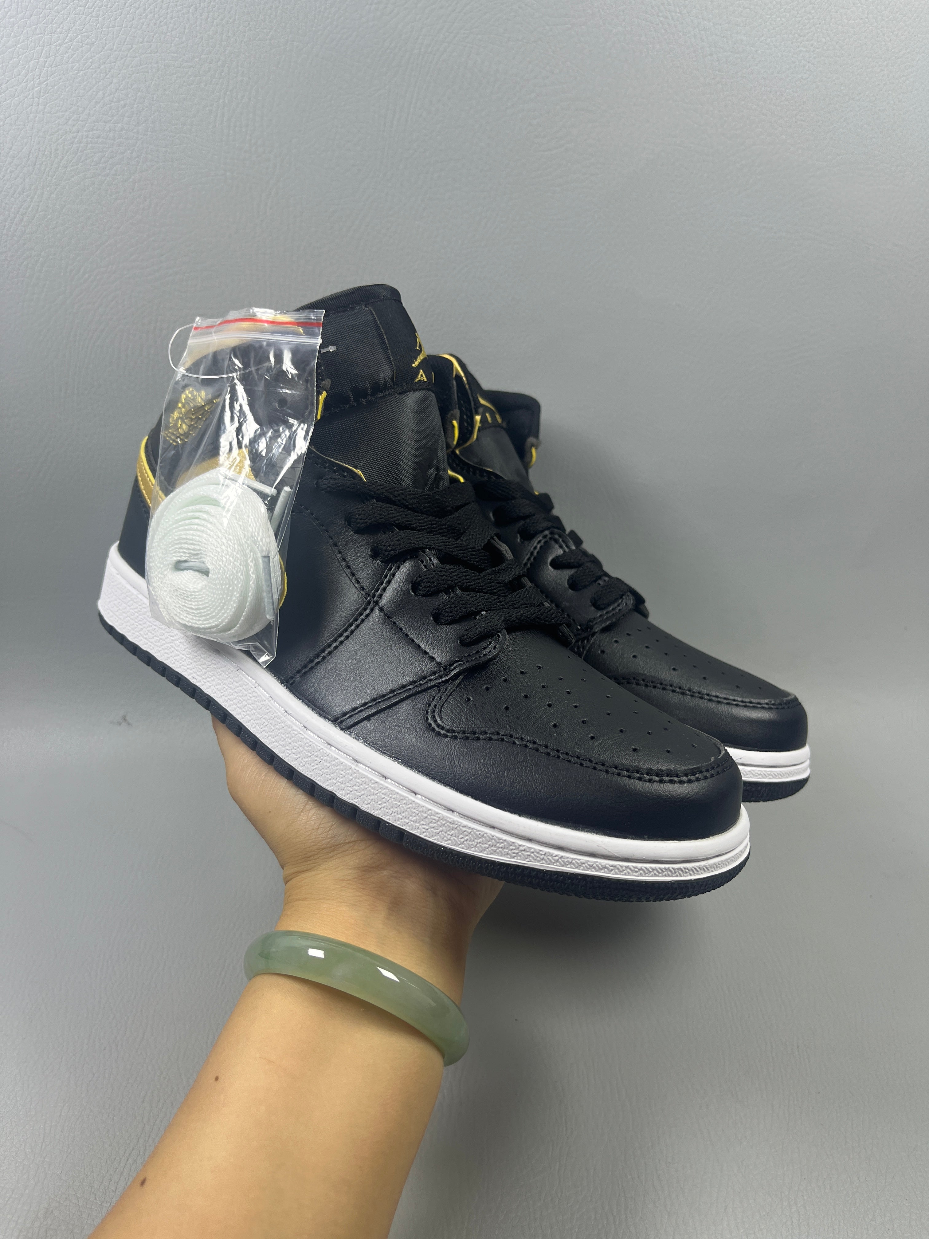 Air Jordan 1 "Navy Blue/Grey"