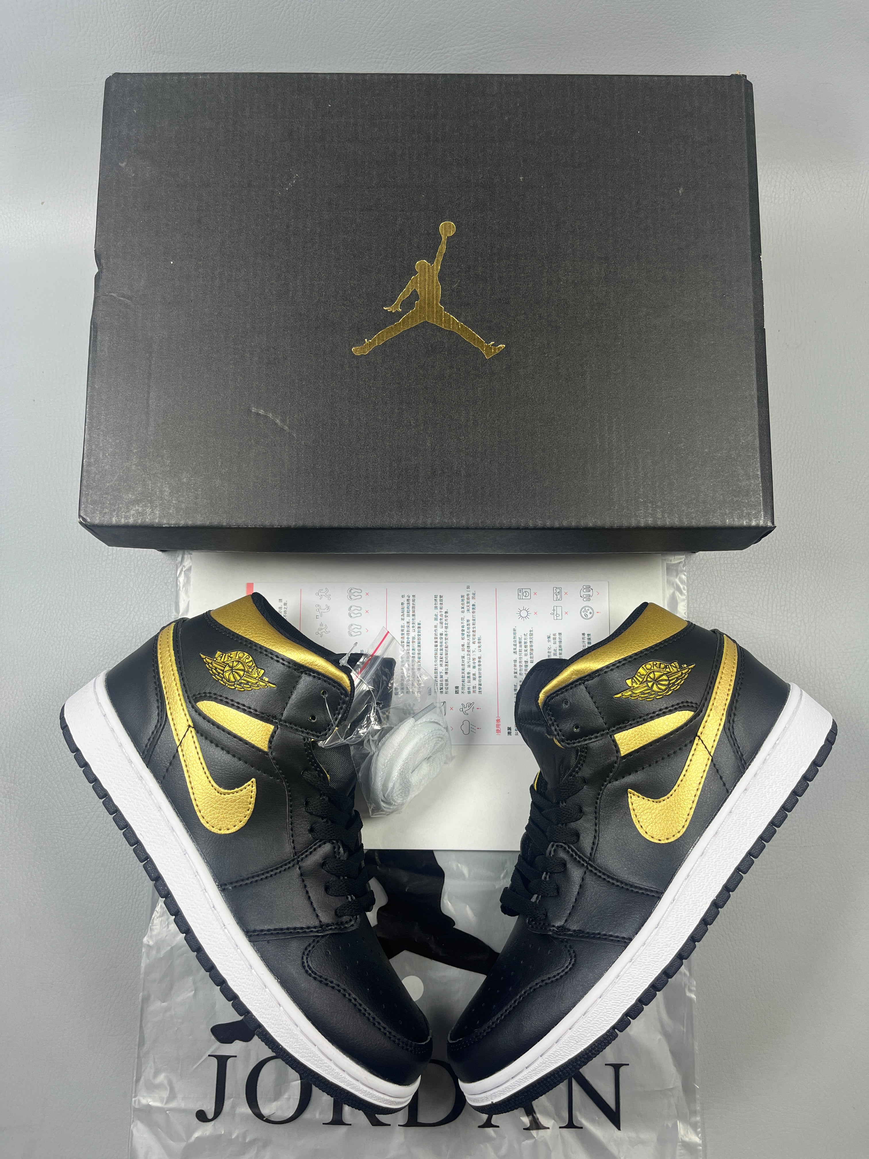 Air Jordan 1 "Gold/Black"