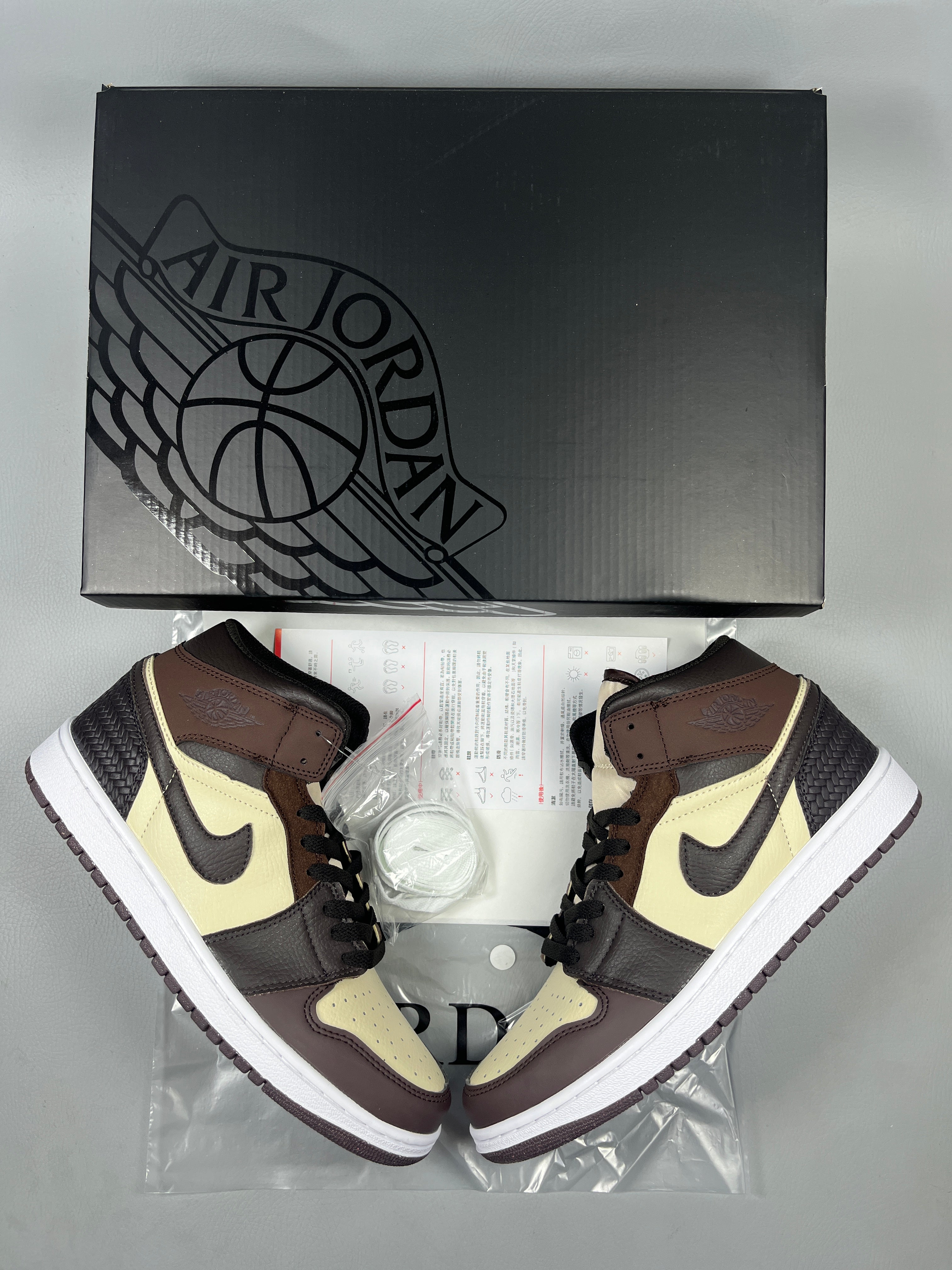 Air Jordan 1 "Brown/Beige/Black"