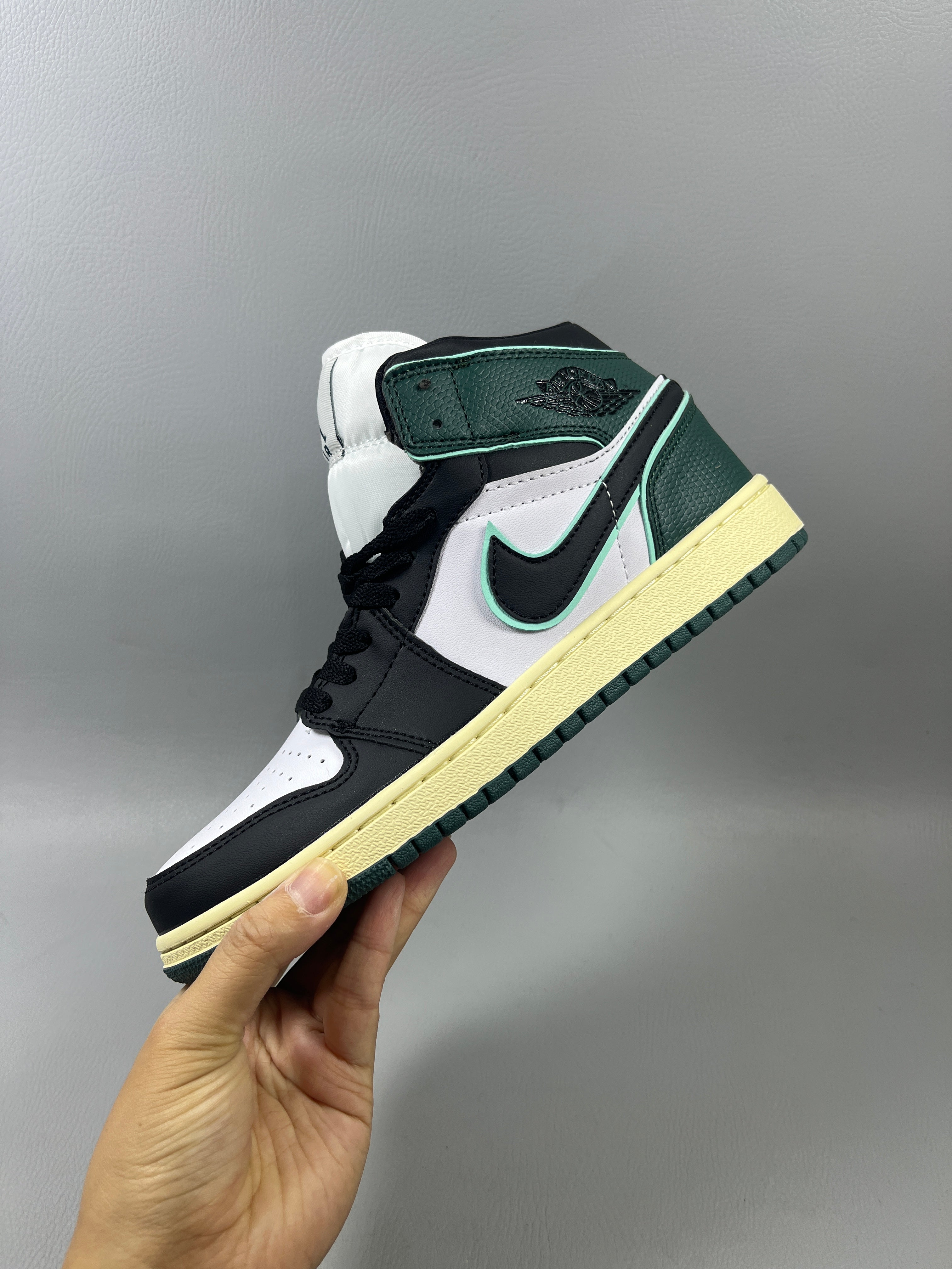 Air Jordan 1 "White/Green Jade"