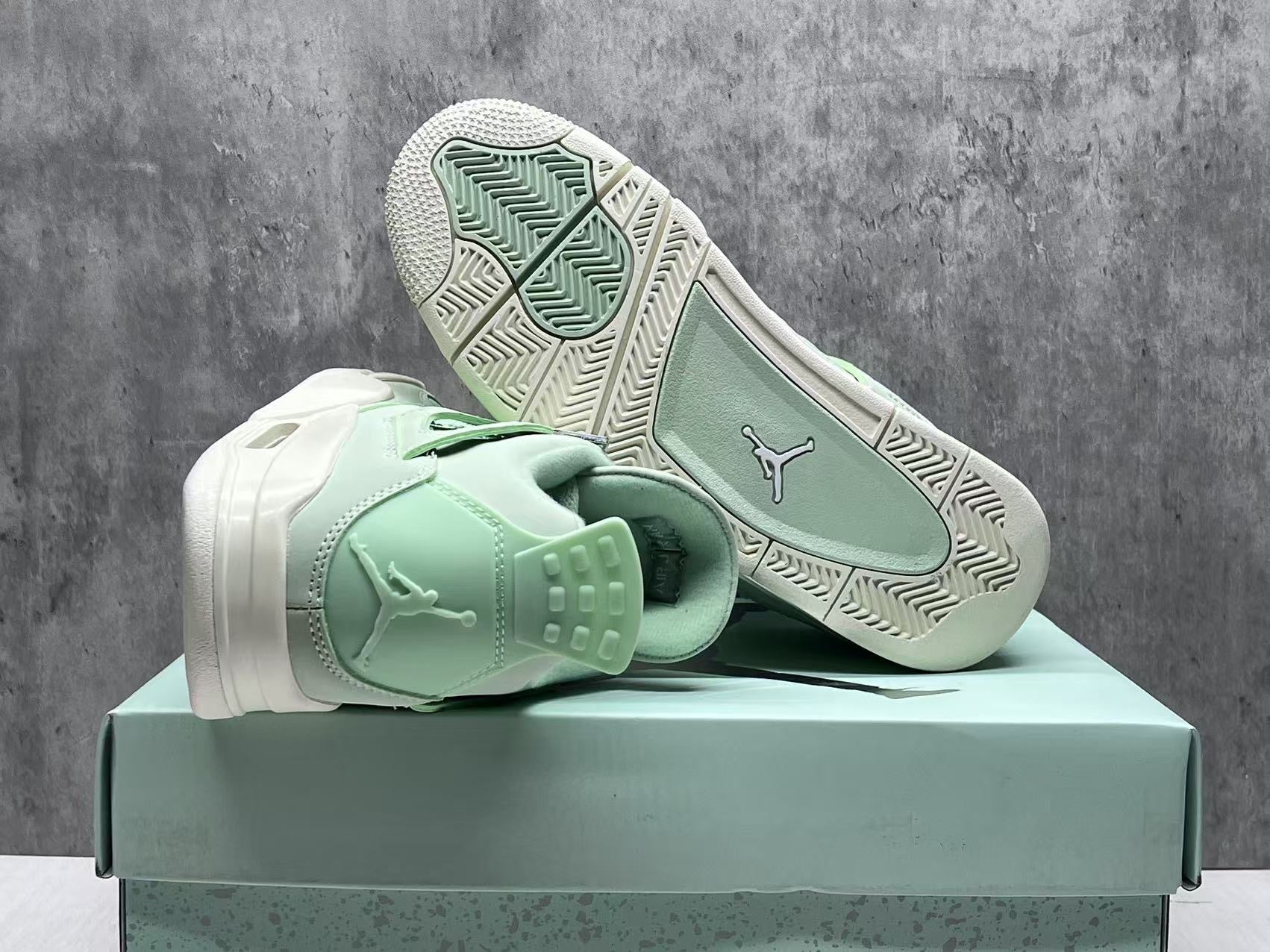 Air Jordan 4 Retro – Mint Green Edition