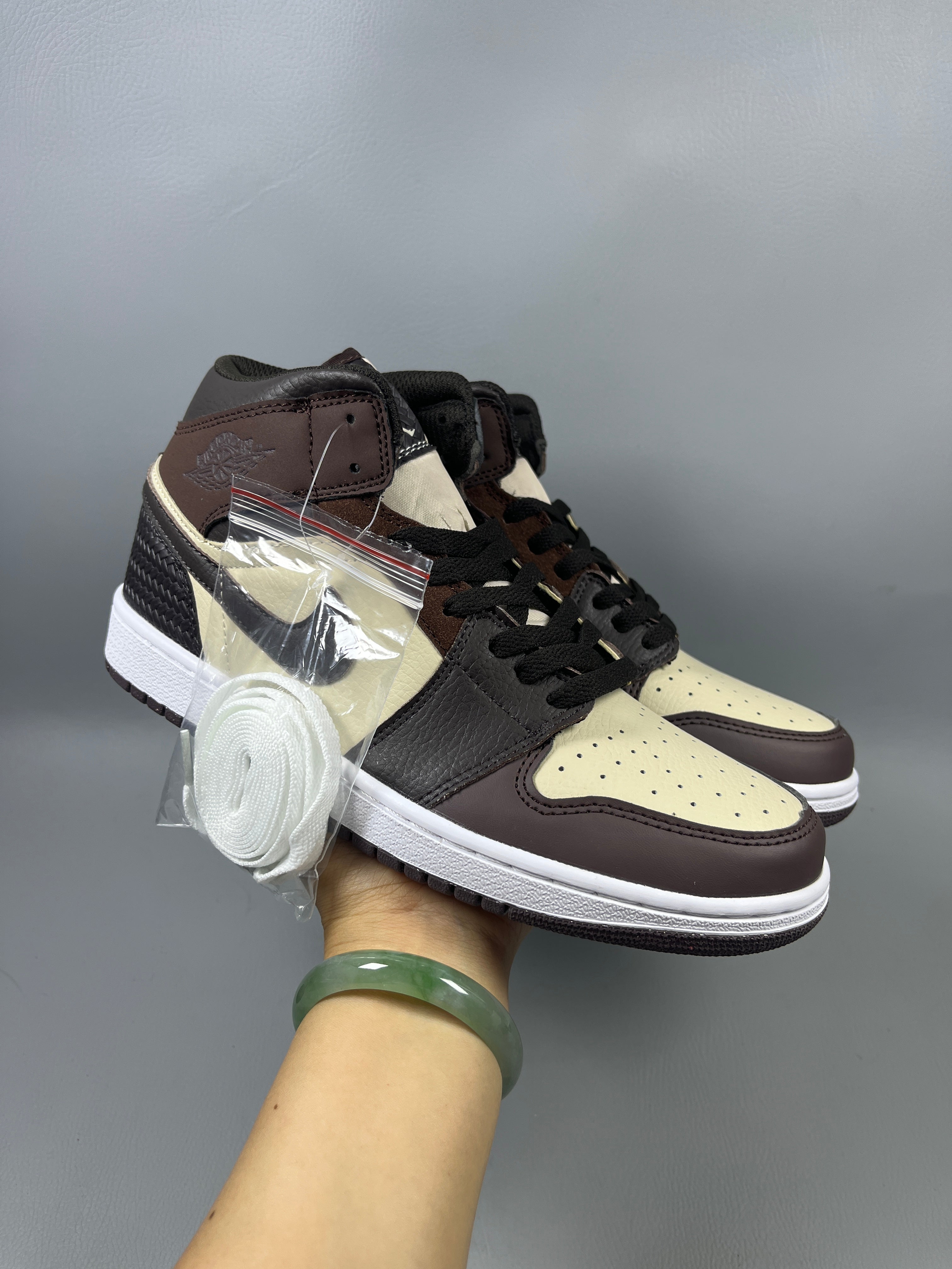 Air Jordan 1 "Brown/Beige/Black"