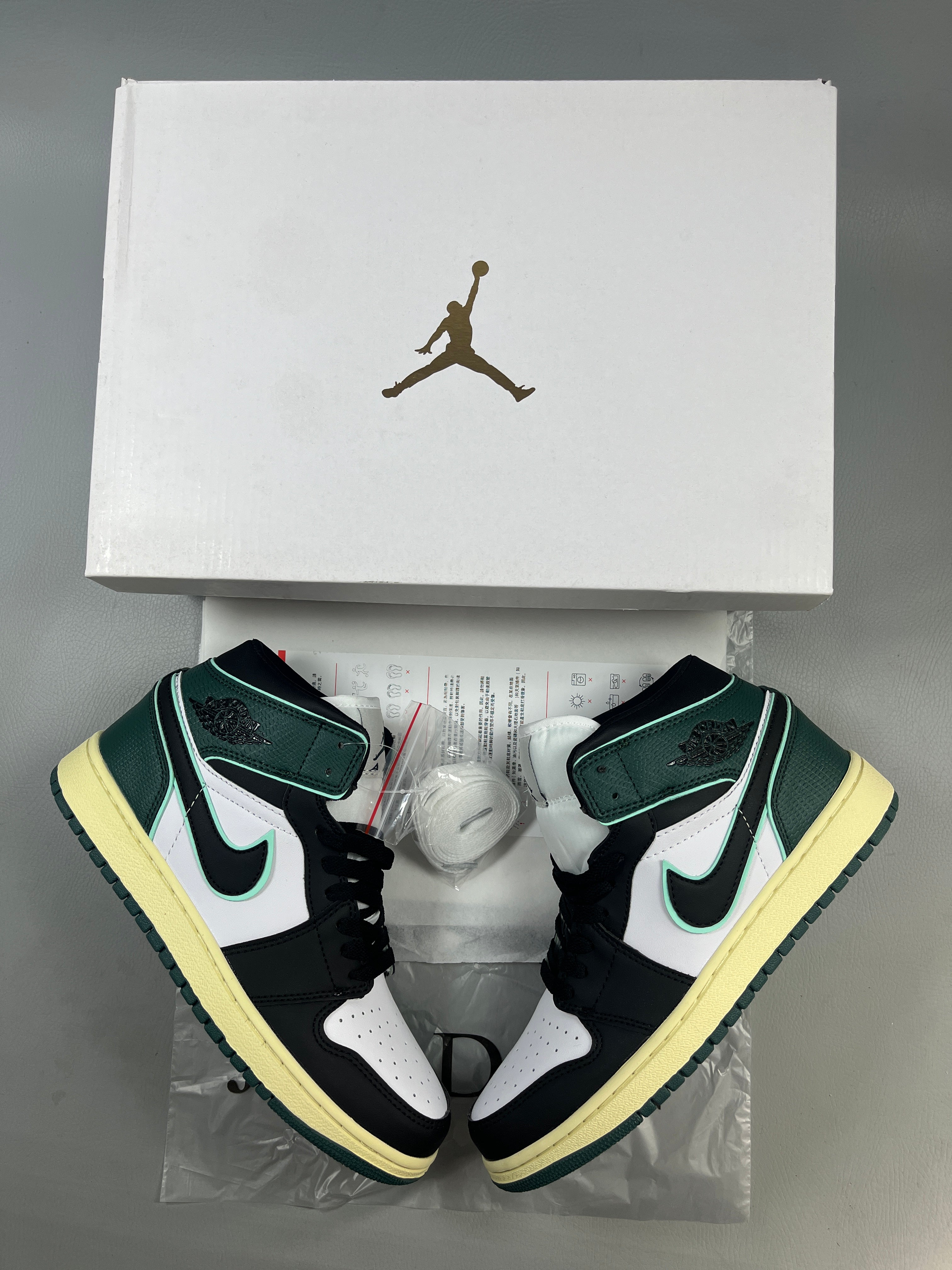 Air Jordan 1 "White/Green Jade"