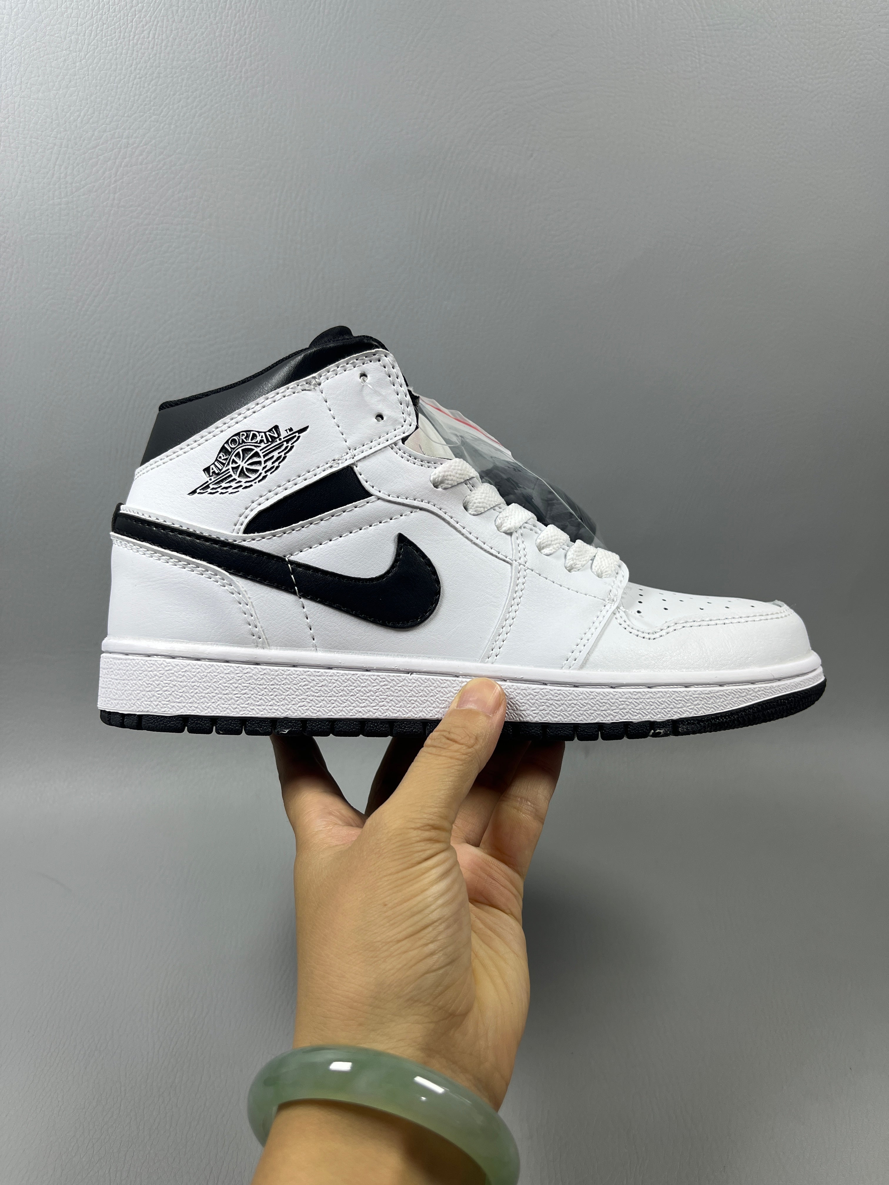 Air Jordan 1 "Laser Black"