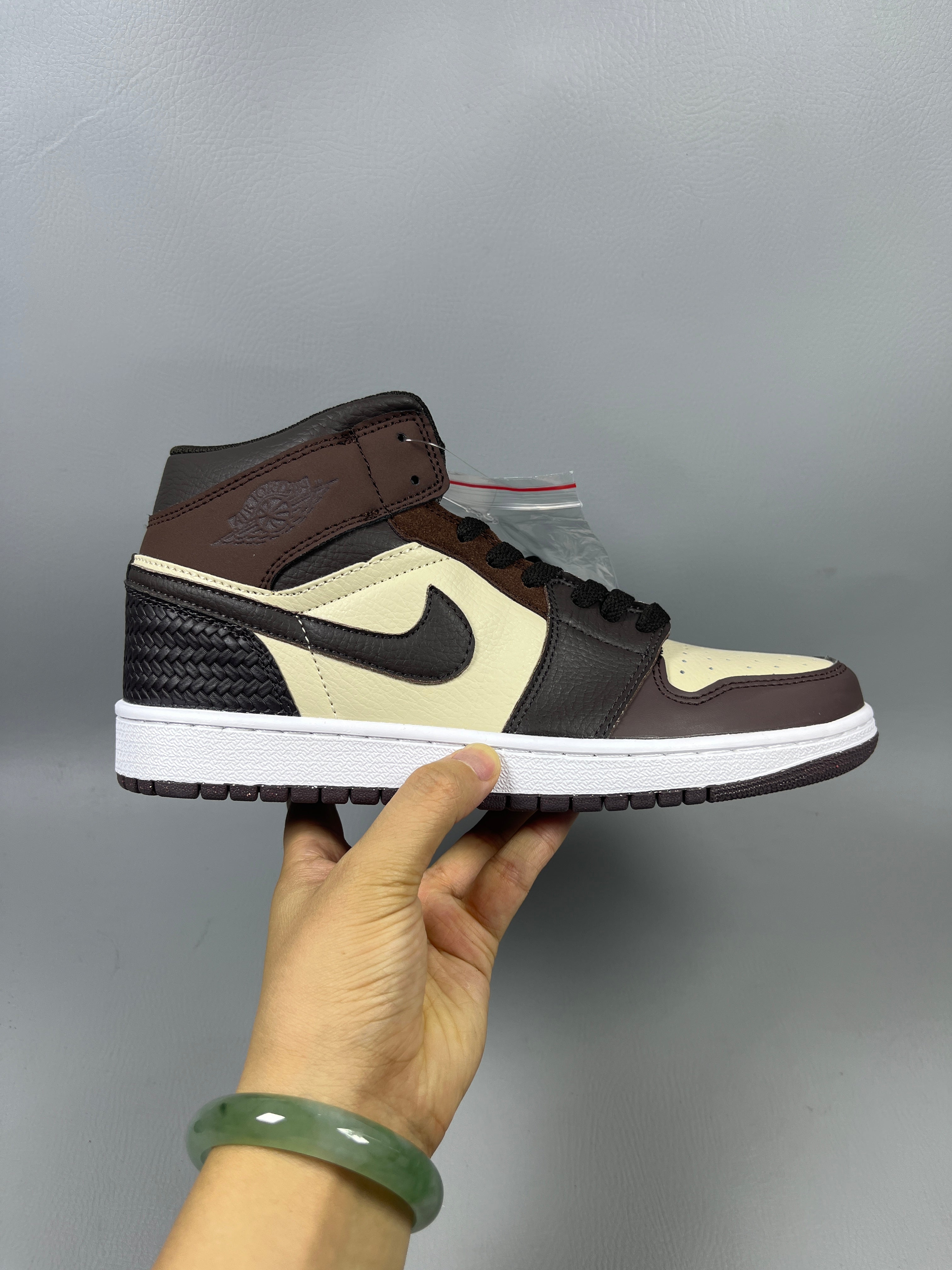 Air Jordan 1 "Brown/Beige/Black"