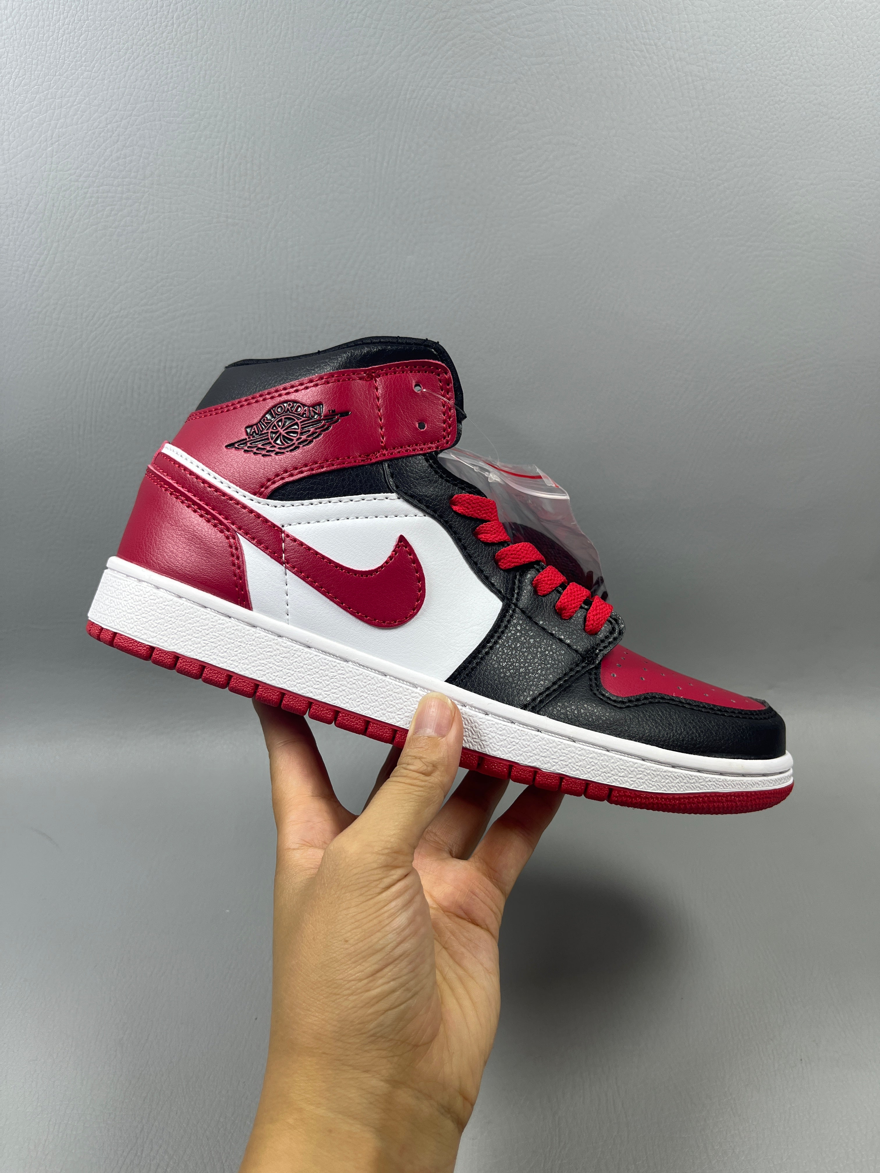 Air Jordan 1 "Sahara Red Toe"