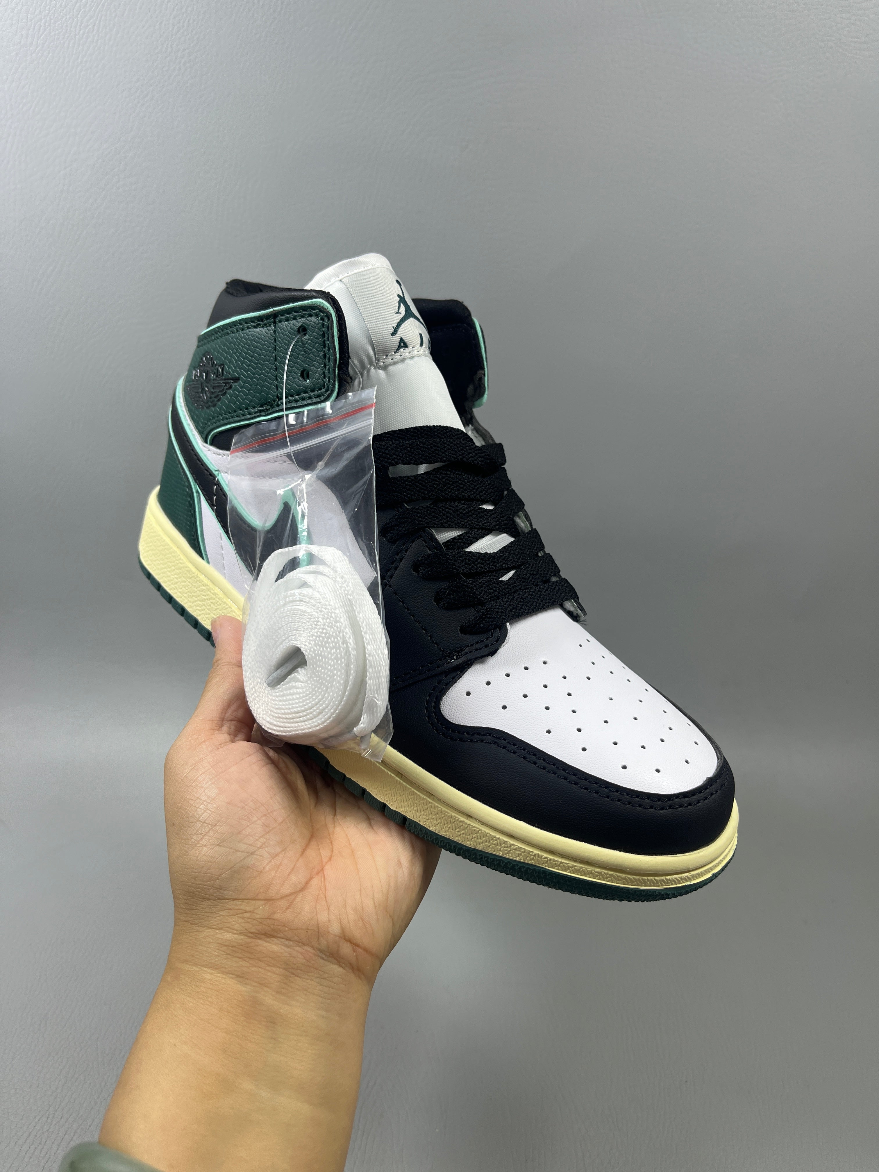 Air Jordan 1 "White/Green Jade"