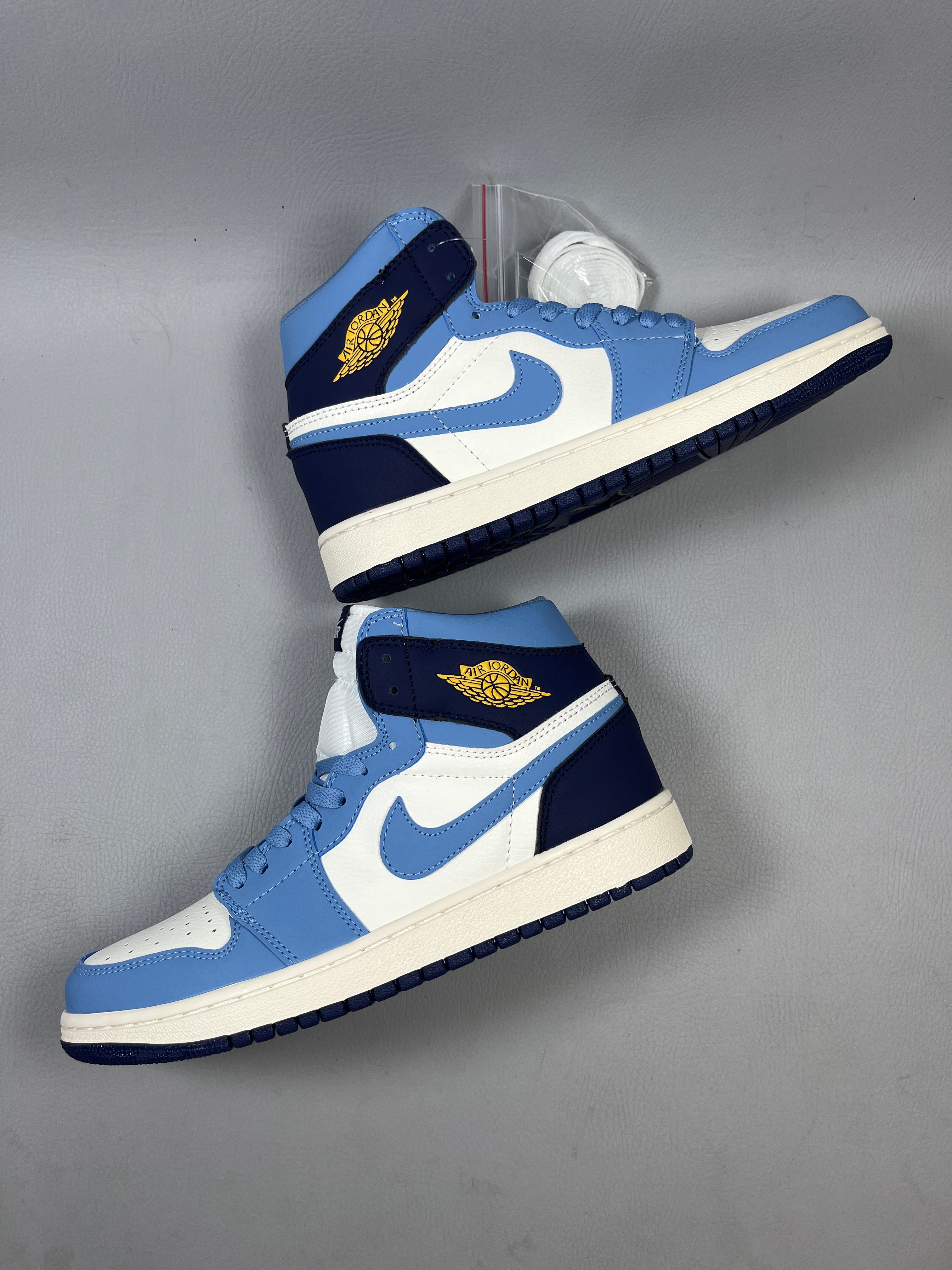 Air Jordan 1 "University Blue