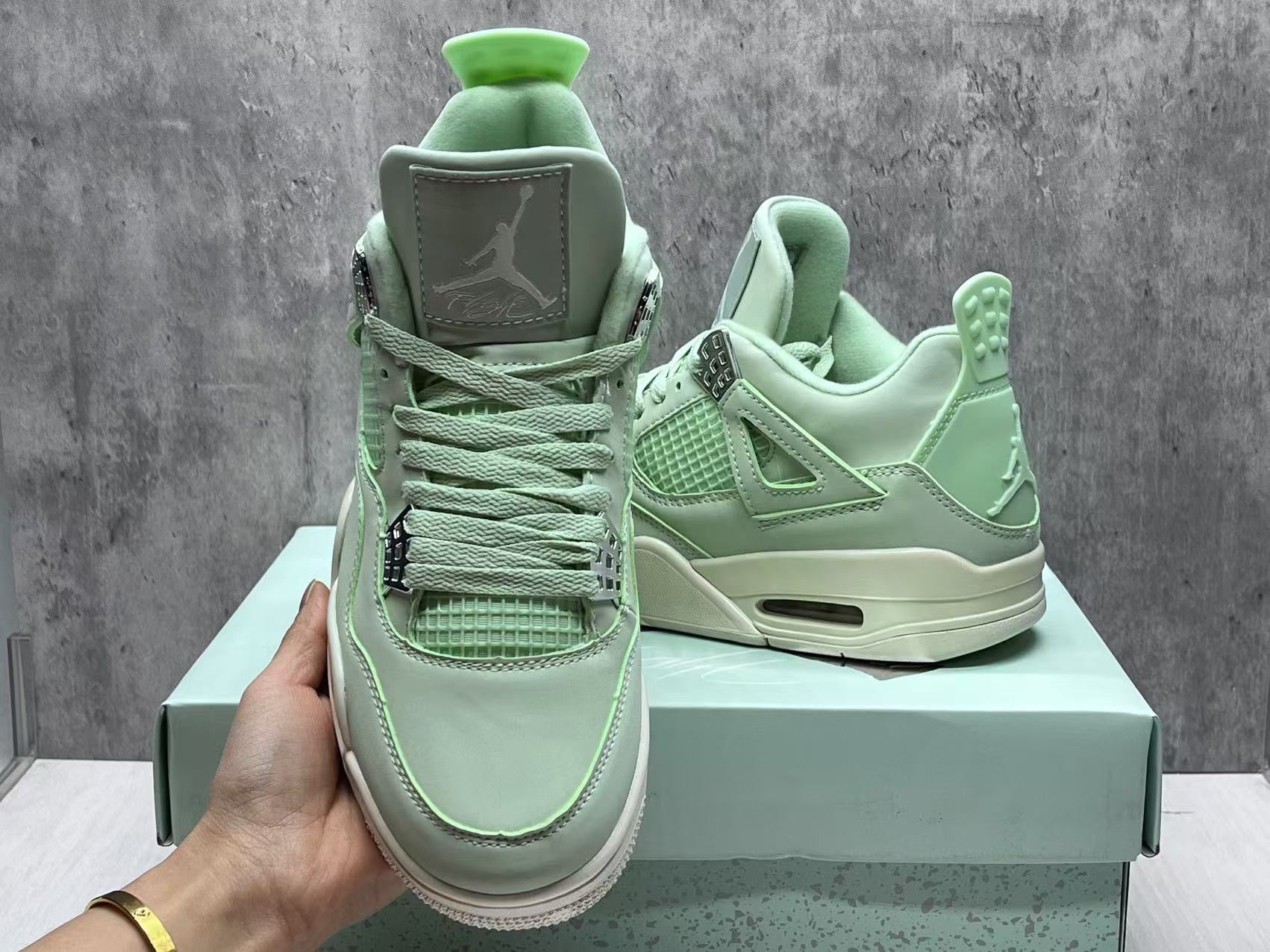 Air Jordan 4 Retro – Mint Green Edition